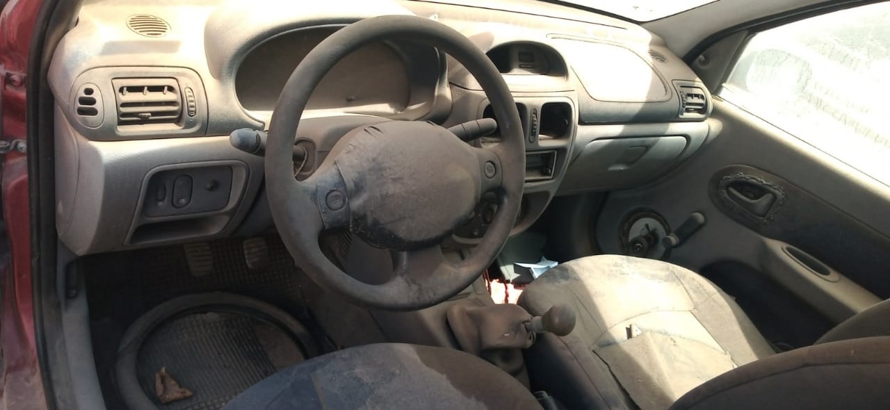  Renault CLIO 2003    EN DESARME