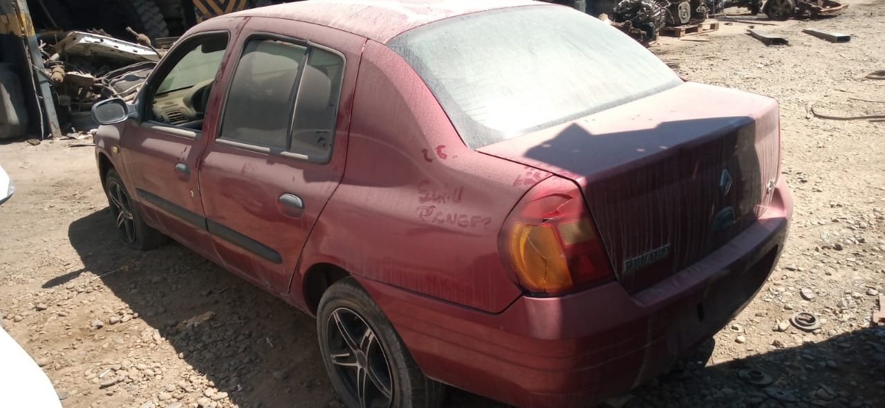  Renault CLIO 2003    EN DESARME