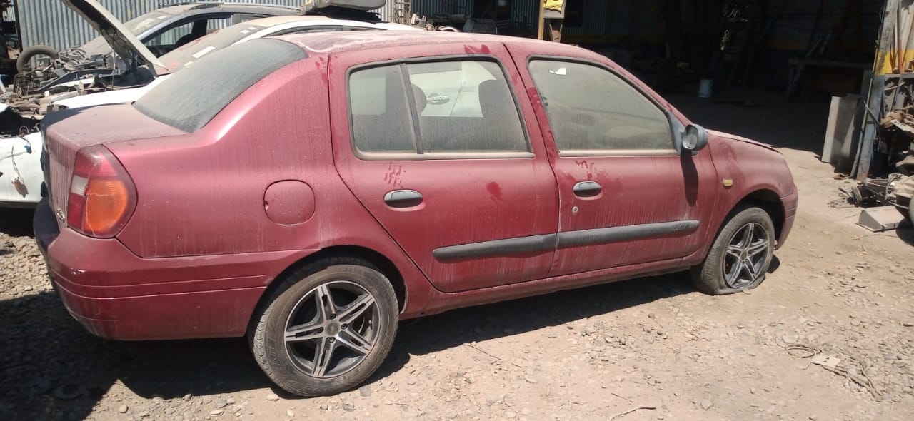  Renault CLIO 2003    EN DESARME