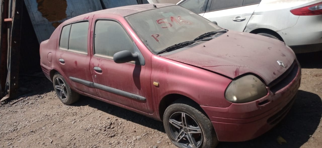  Renault CLIO 2003    EN DESARME
