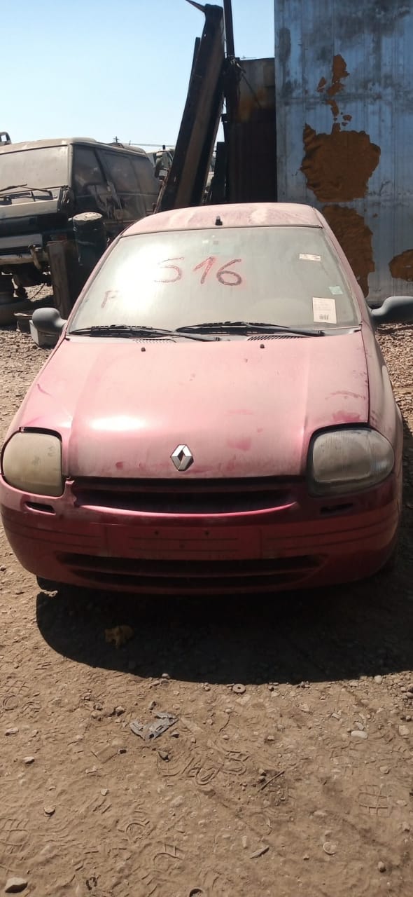  Renault CLIO 2003    EN DESARME