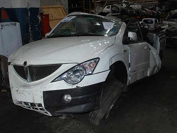  Ssangyong KORANDO 2006    EN DESARME
