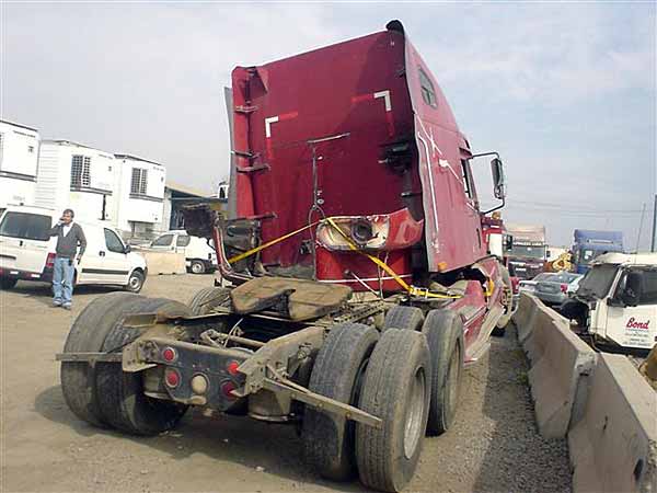 Freightliner Century 2002    EN DESARME
