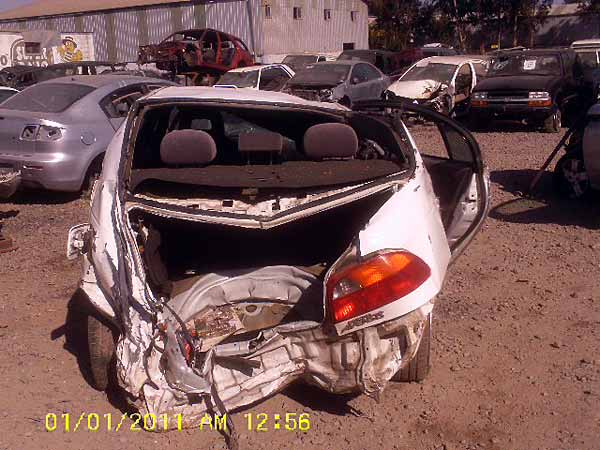  Toyota AVENSIS 2001    EN DESARME