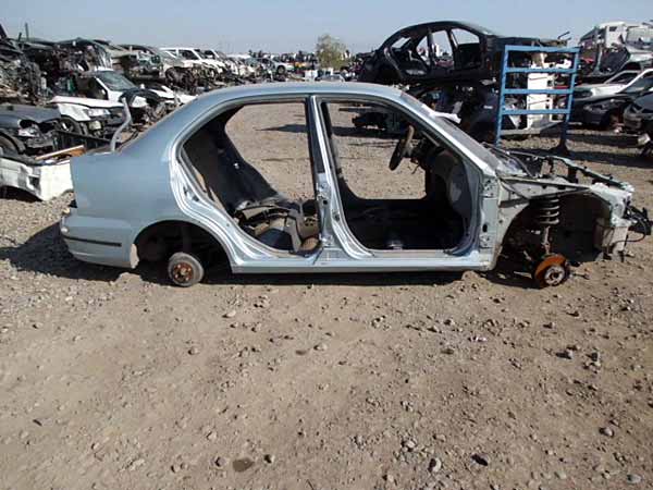  Hyundai ACCENT 2003    EN DESARME