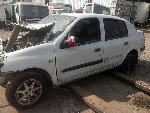  Renault CLIO 2006    EN DESARME