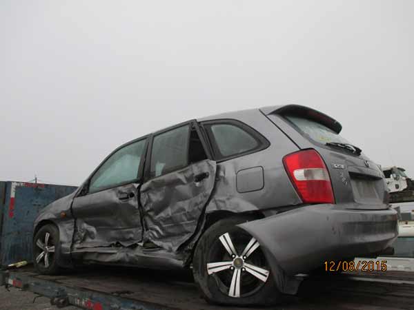  Mazda 323 2002    EN DESARME