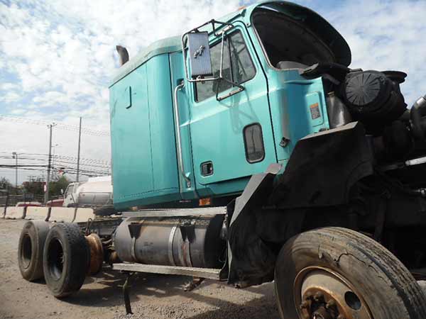  Mack CH-613 2003    EN DESARME