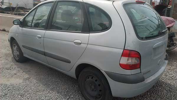  Renault SCENIC 2002    EN DESARME