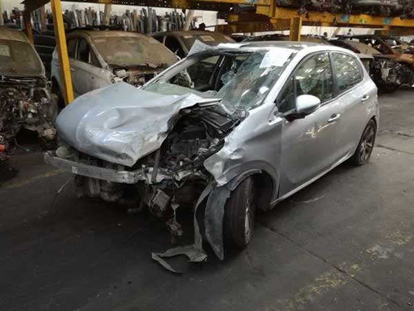  Peugeot 208 2015    EN DESARME