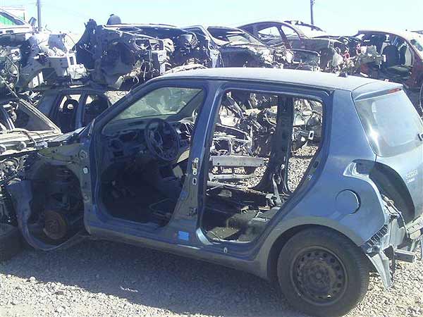  Suzuki SWIFT 2006    EN DESARME