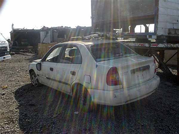  Hyundai ACCENT 2002    EN DESARME