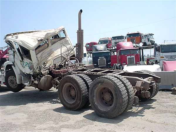  Freightliner FLD 2005    EN DESARME