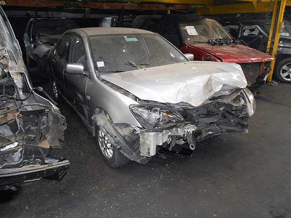  Mitsubishi LANCER 2004    EN DESARME