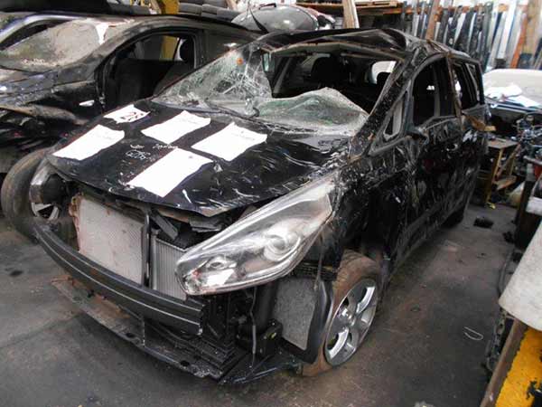 Kia CARENS 2015    EN DESARME