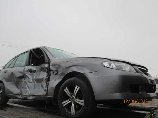  Mazda 323 2002    EN DESARME