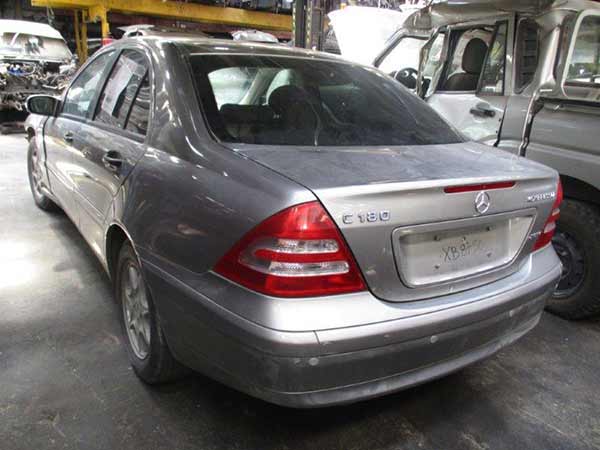  Mercedes-Benz C180 2004    EN DESARME
