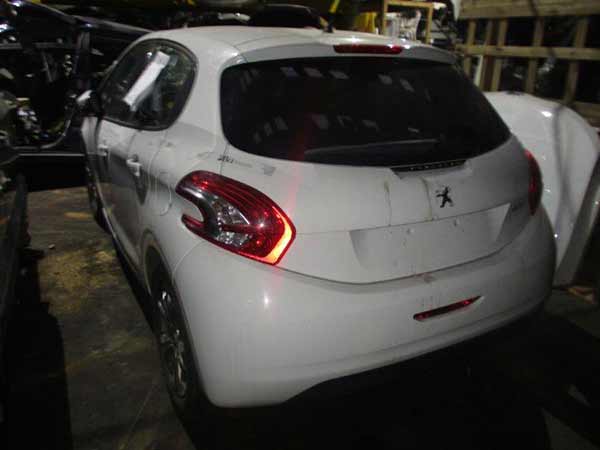 CAJA DE CAMBIOS Peugeot 208 2014  USADA  EN DESARME