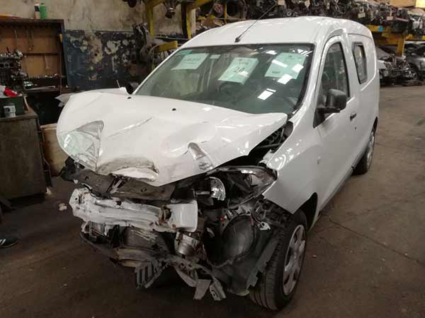  Renault DOKKER     EN DESARME