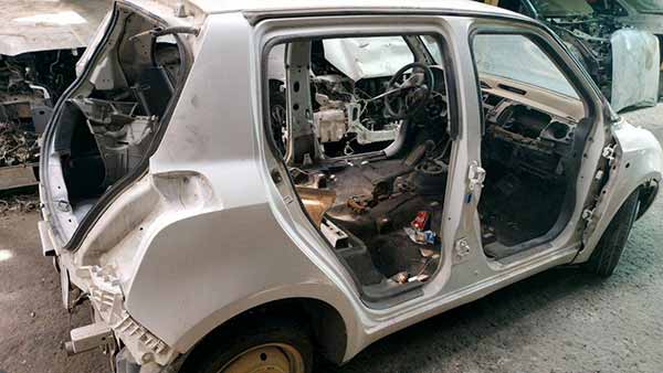 MUñON Suzuki SWIFT 2011  USADO  EN DESARME
