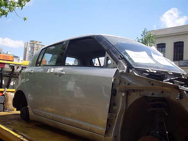  Suzuki SWIFT 2006    EN DESARME