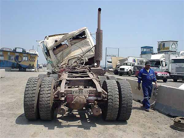  Freightliner FLD 2005    EN DESARME