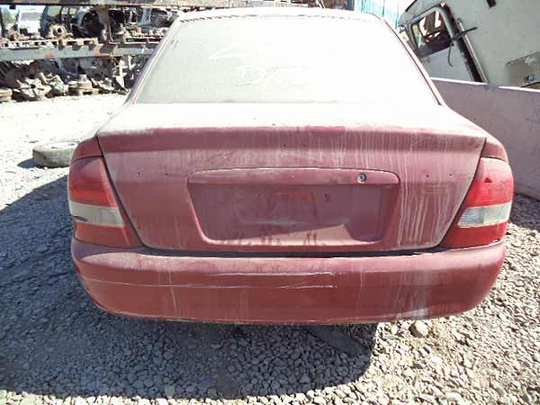  Mazda 323 2000    EN DESARME