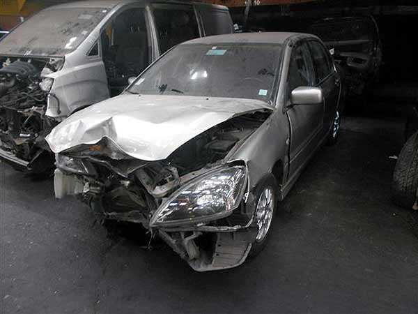  Mitsubishi LANCER 2004    EN DESARME