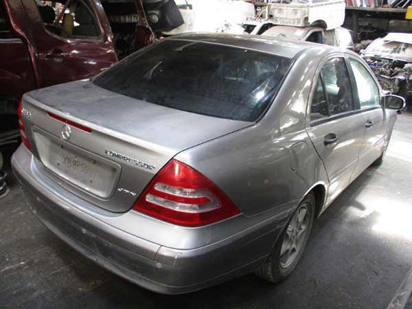  Mercedes-Benz C180 2004    EN DESARME