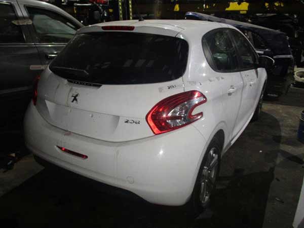 CAJA DE CAMBIOS Peugeot 208 2014  USADA  EN DESARME
