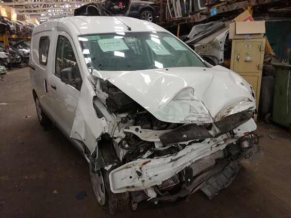  Renault DOKKER     EN DESARME