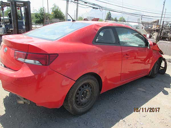  Kia Koup 2011    EN DESARME