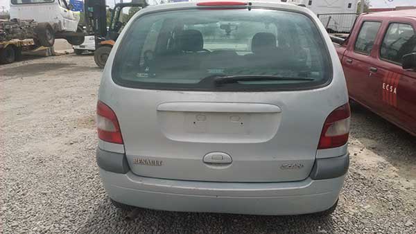  Renault SCENIC 2002    EN DESARME