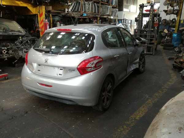  Peugeot 208 2015    EN DESARME