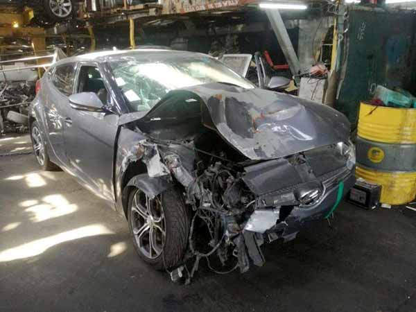  Hyundai VELOSTER 2012    EN DESARME