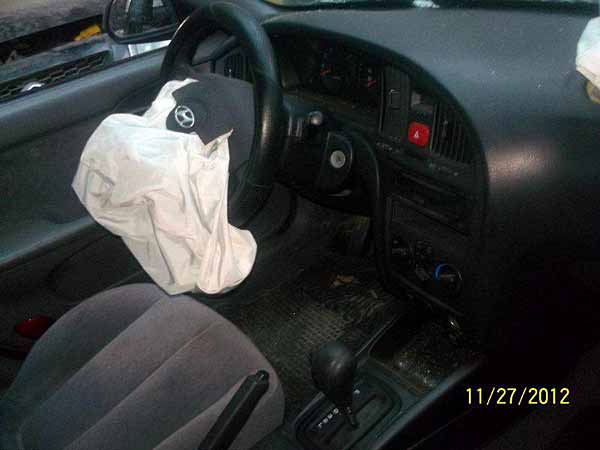  Hyundai ELANTRA 2004    EN DESARME