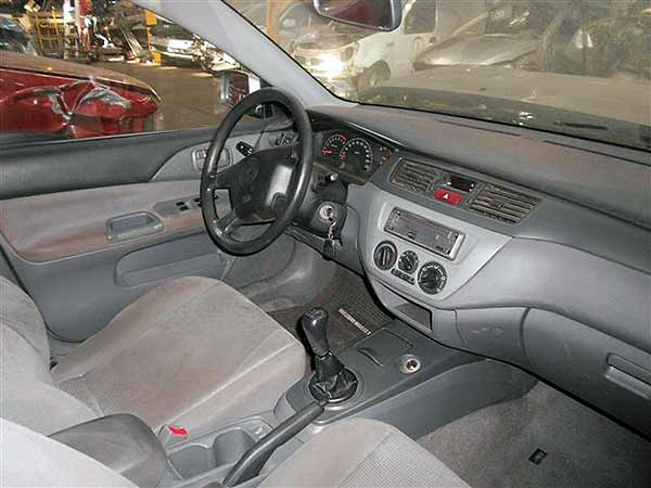  Mitsubishi LANCER 2004    EN DESARME