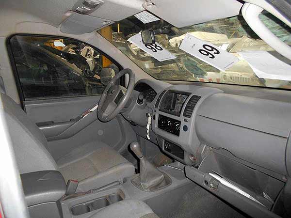  Nissan NAVARA 2010    EN DESARME