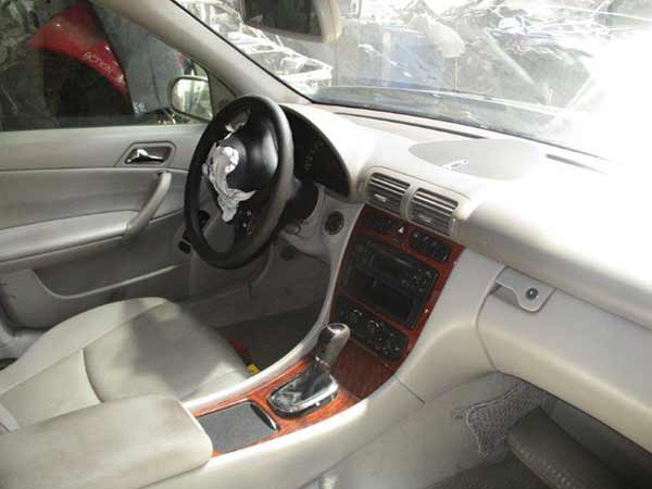  Mercedes-Benz C180 2004    EN DESARME