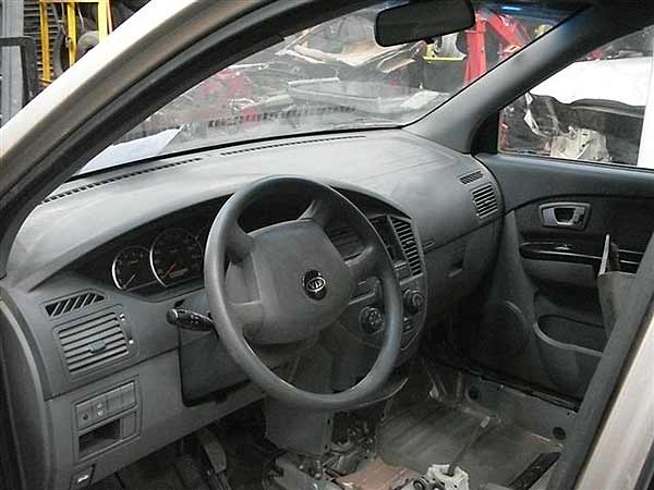  Kia CARENS 2005    EN DESARME