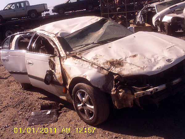  Toyota AVENSIS 2001    EN DESARME
