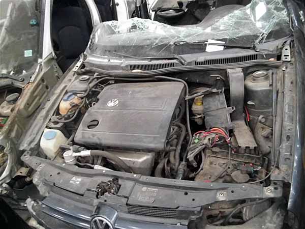  Volkswagen GOLF 2004    EN DESARME
