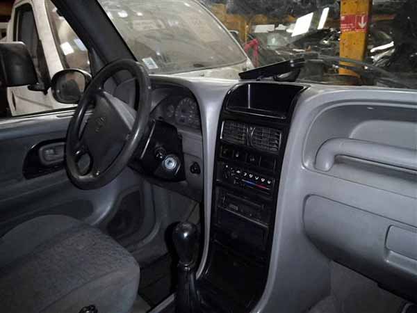  Ssangyong KORANDO 2004    EN DESARME