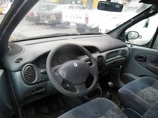 Renault MEGANE 2001    EN DESARME