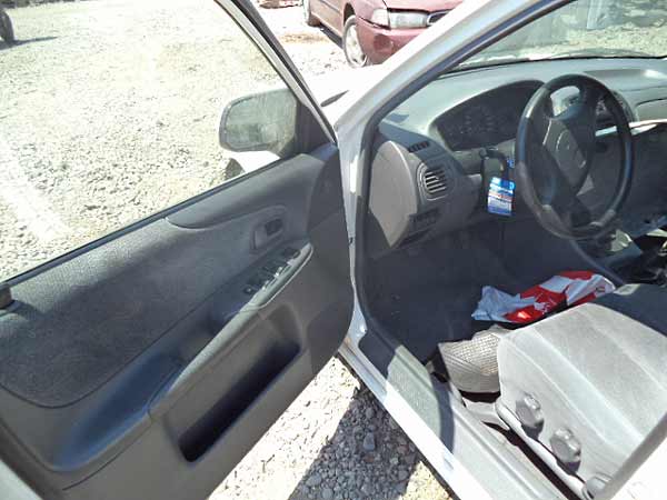  Mazda 323 1999    EN DESARME
