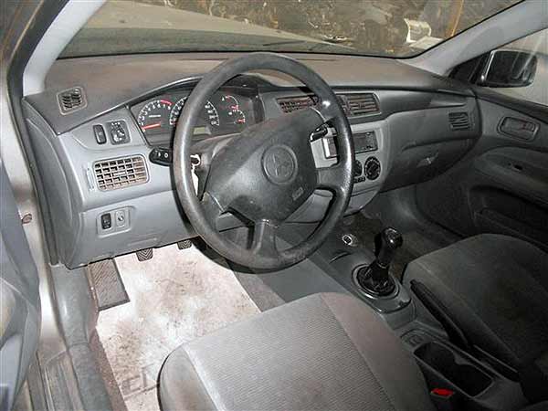  Mitsubishi LANCER 2004    EN DESARME