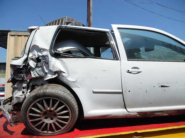  Volkswagen GOLF 2001    EN DESARME