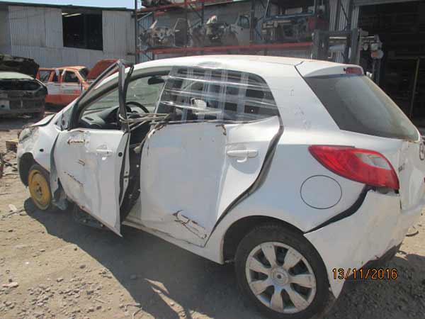  Mazda 2 2013    EN DESARME