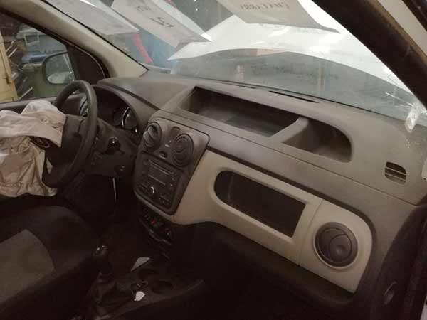  Renault DOKKER     EN DESARME