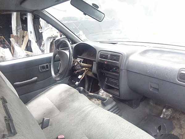  Nissan D21 2000    EN DESARME